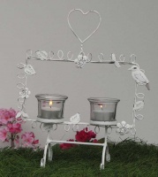 Colgador blanco con 2 candelabros